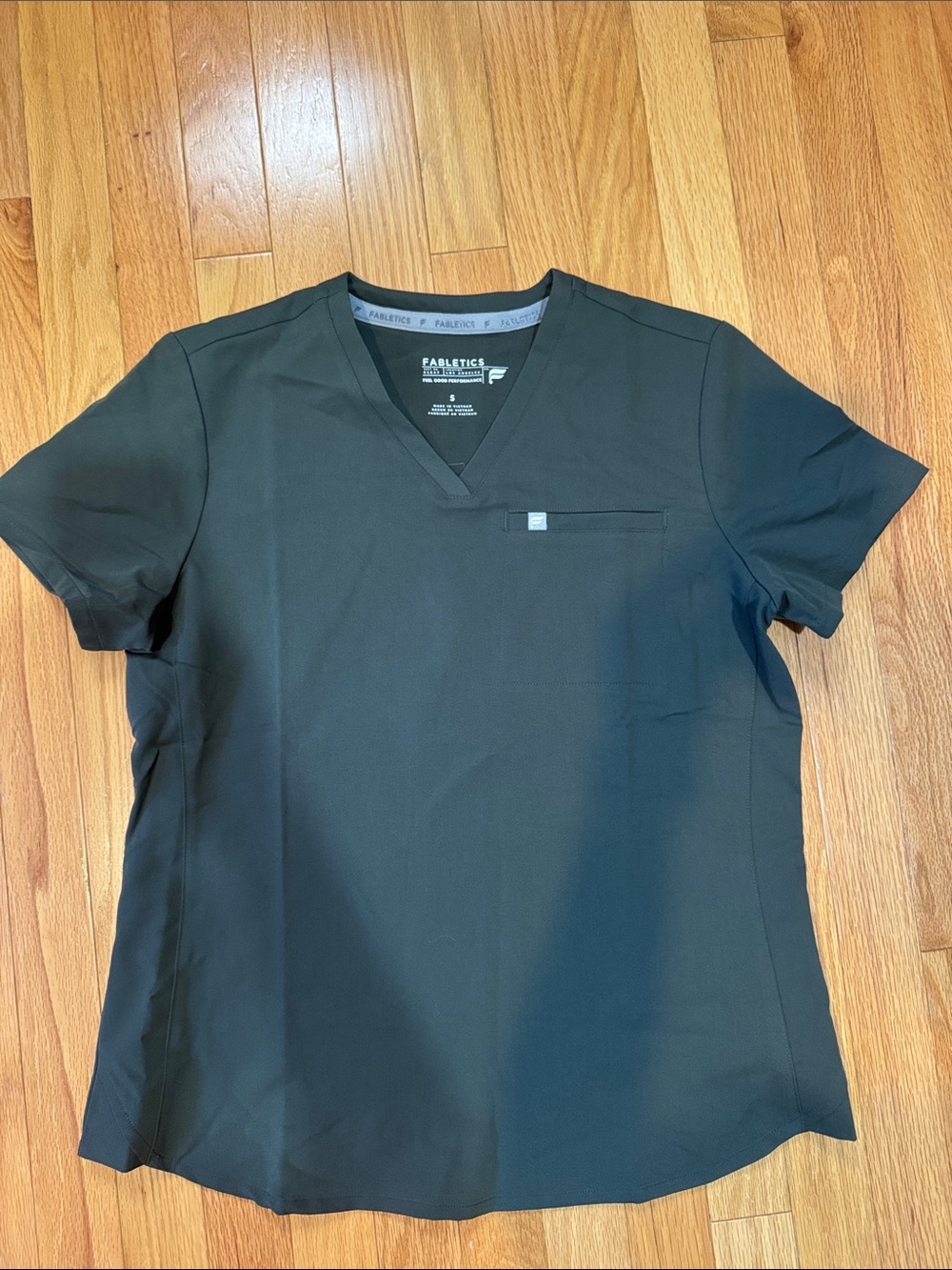 NWOT Fabletics Vital 1 Pocket Scrub Top